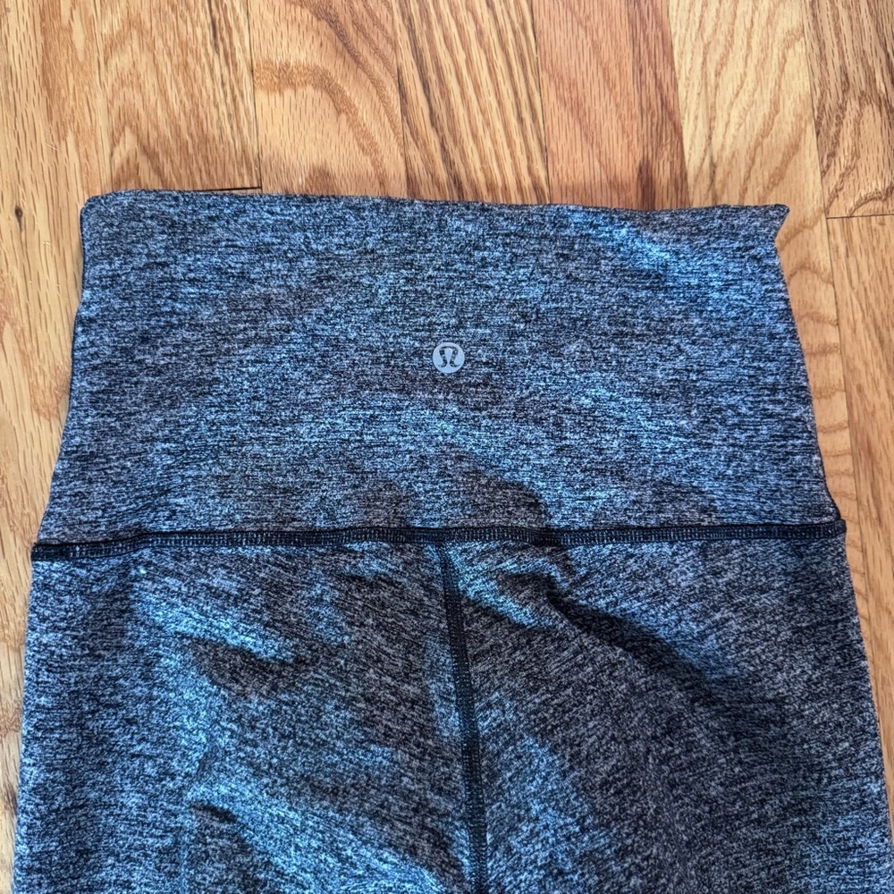 Lululemon wunder under grey heathers leggings size 4, 28” inseam - Picture 3 of 4